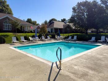 10536 Eagle Pines Ln, Louisville, KY 40223