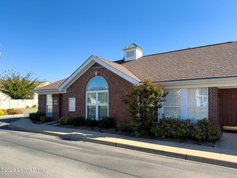 10536 Eagle Pines Ln, Louisville, KY 40223