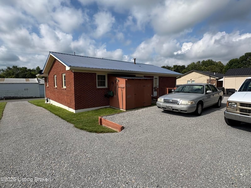 106 Meadow Ln, Greensburg, KY 42743
