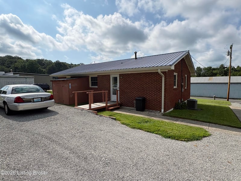 106 Meadow Ln, Greensburg, KY 42743