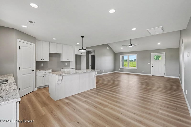 106 Woodford Dr, Bardstown, KY 40004