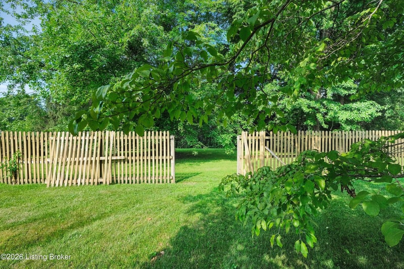 10600 Grassy Ct, Louisville, KY 40241