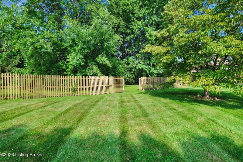 10600 Grassy Ct, Louisville, KY 40241