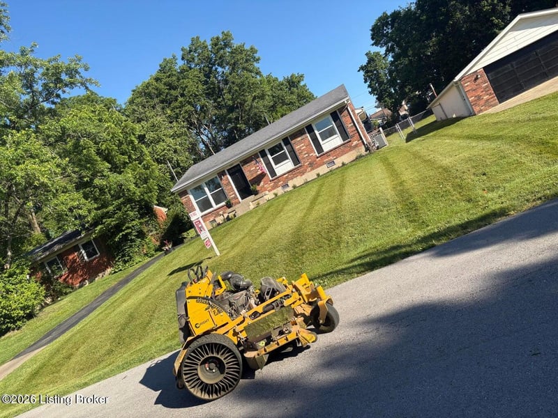 10607 Fairview Ave, Jeffersontown, KY 40299