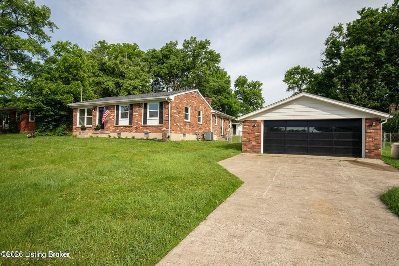 10607 Fairview Ave, Jeffersontown, KY 40299