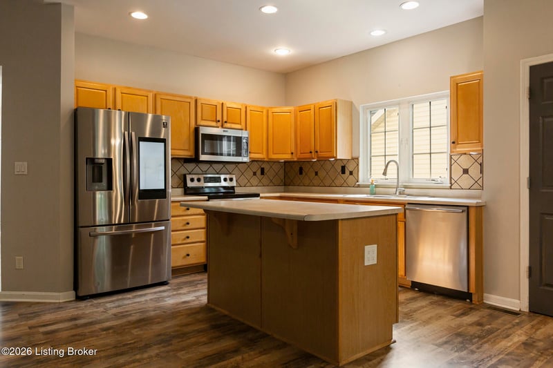 10611 Providence Dr, Louisville, KY 40291