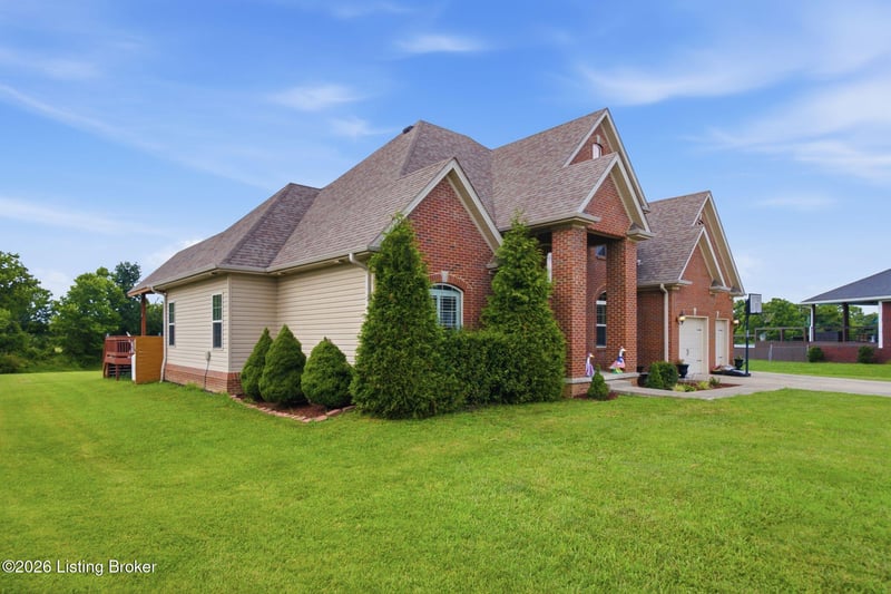 1065 Running Brook Dr, Lawrenceburg, KY 40342