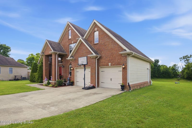 1065 Running Brook Dr, Lawrenceburg, KY 40342