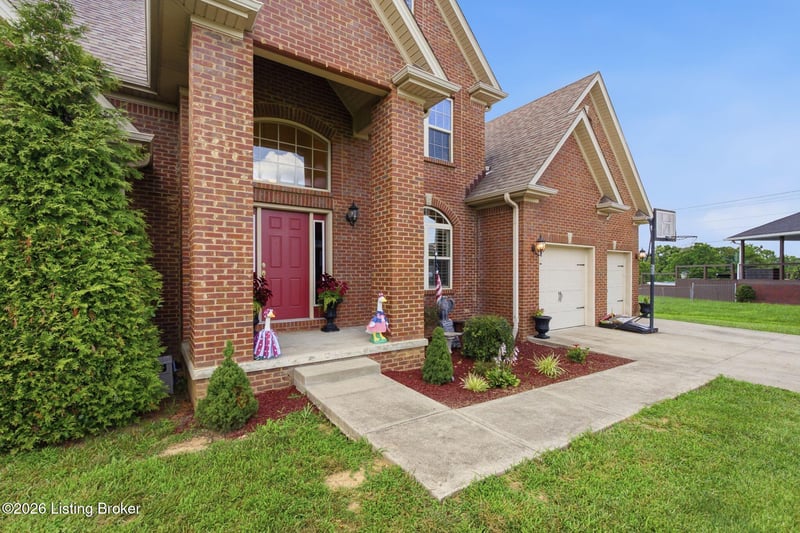 1065 Running Brook Dr, Lawrenceburg, KY 40342