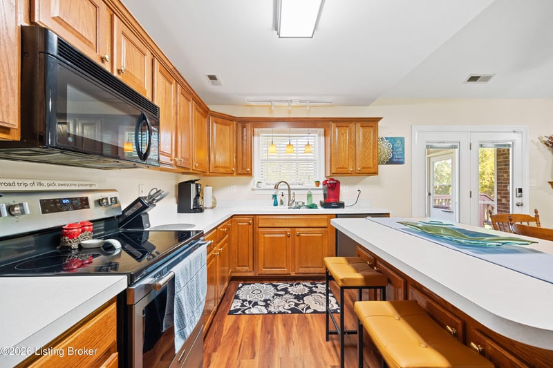 10700 Black Walnut Blvd, Louisville, KY 40229