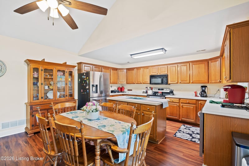 10700 Black Walnut Blvd, Louisville, KY 40229