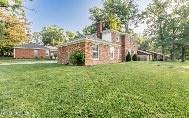 10701 Linn Station Rd, Louisville, KY 40223
