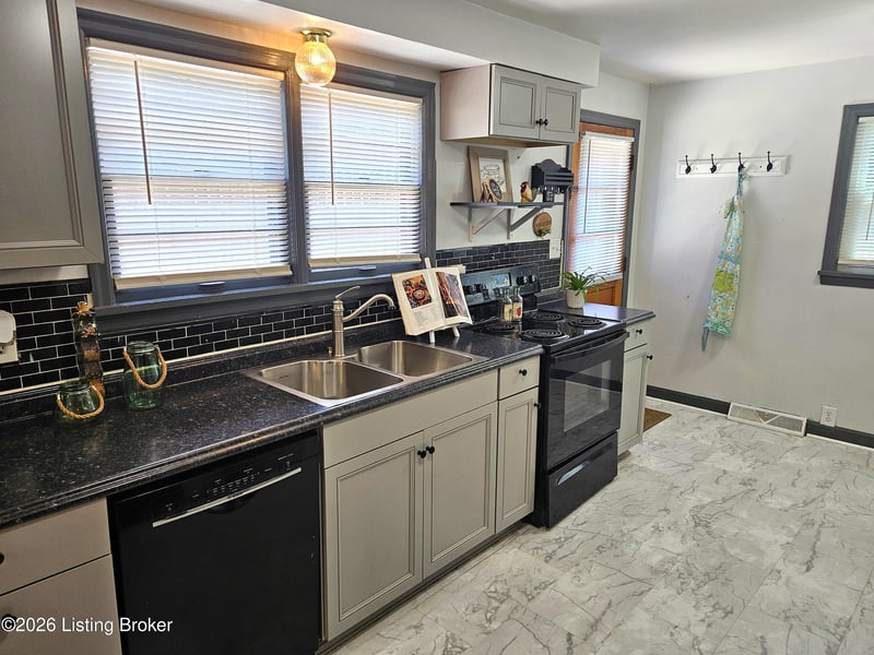 10714 June Dr, Fairdale, KY 40118