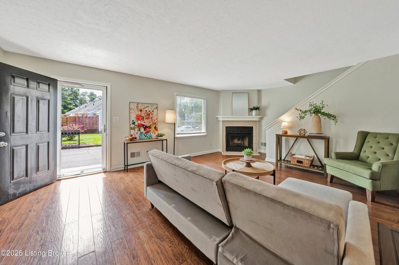 10787 Colonial Woods Way, Louisville, KY 40223