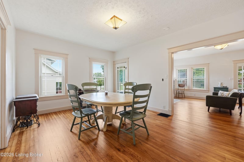 108 1st St, Simpsonville, KY 40067
