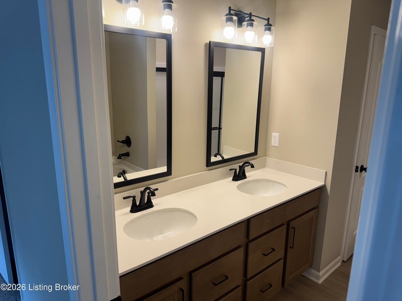 108 Hearthstone Ln, Radcliff, KY 40160