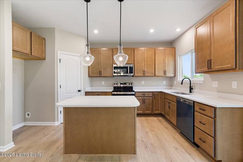 108 Hearthstone Ln, Radcliff, KY 40160