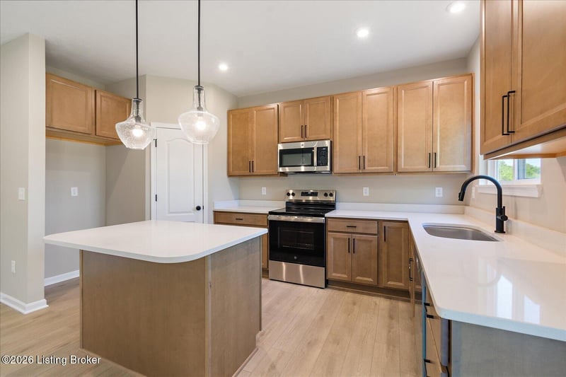 108 Hearthstone Ln, Radcliff, KY 40160
