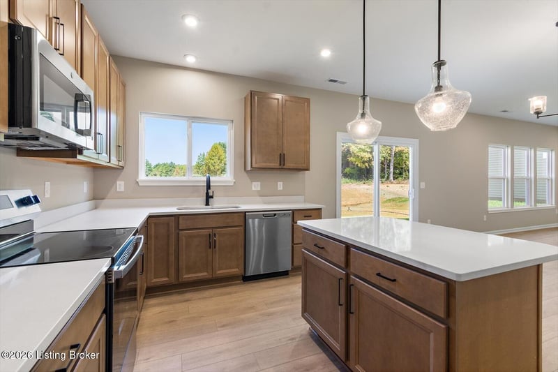 108 Hearthstone Ln, Radcliff, KY 40160