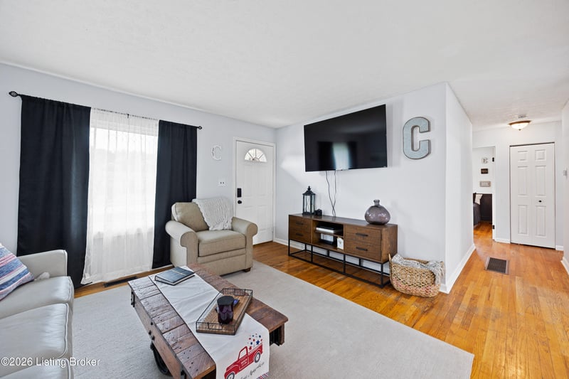 10804 Golden Dr, Louisville, KY 40272