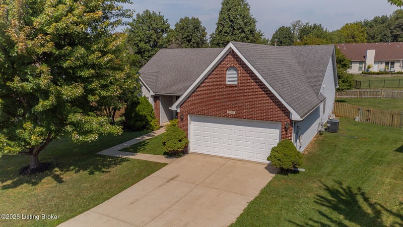 10815 Silvermoon Ct, Louisville, KY 40241
