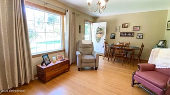 1082 Forrest View Dr, Louisville, KY 40219