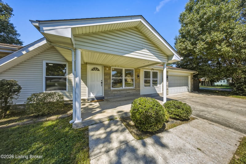 109 N Circlecrest Dr, Louisville, KY 40229