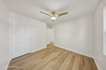 109 N Circlecrest Dr, Louisville, KY 40229