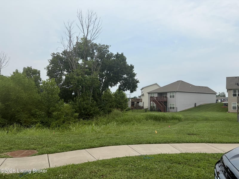 10903 Hidden Trail Ct, Louisville, KY 40229