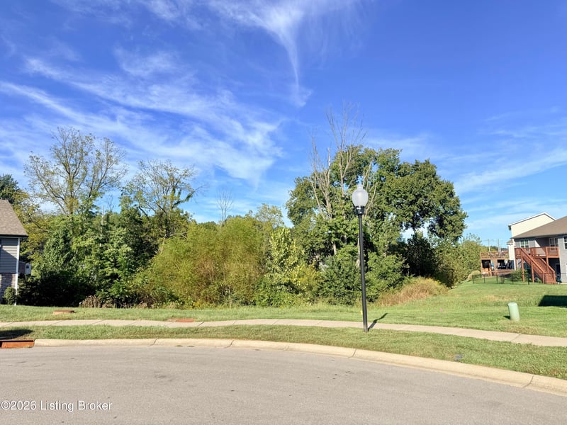 10903 Hidden Trail Ct, Louisville, KY 40229