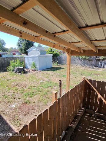 10904 Deering Rd, Louisville, KY 40272