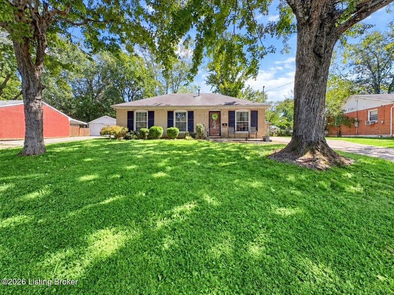 10905 Golden Dr, Louisville, KY 40272