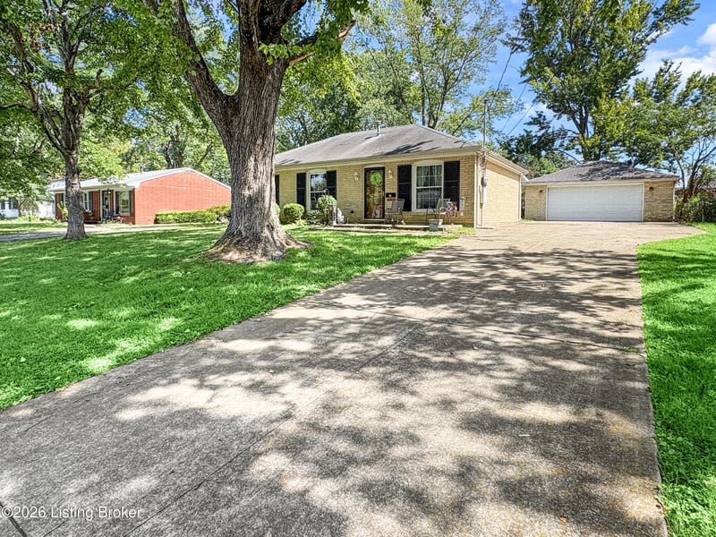 10905 Golden Dr, Louisville, KY 40272