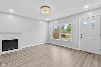 10906 Milwaukee Way, Louisville, KY 40272
