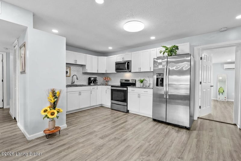 10906 Milwaukee Way, Louisville, KY 40272