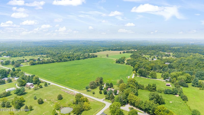 11 Old Jericho Rd, La Grange, KY 40031
