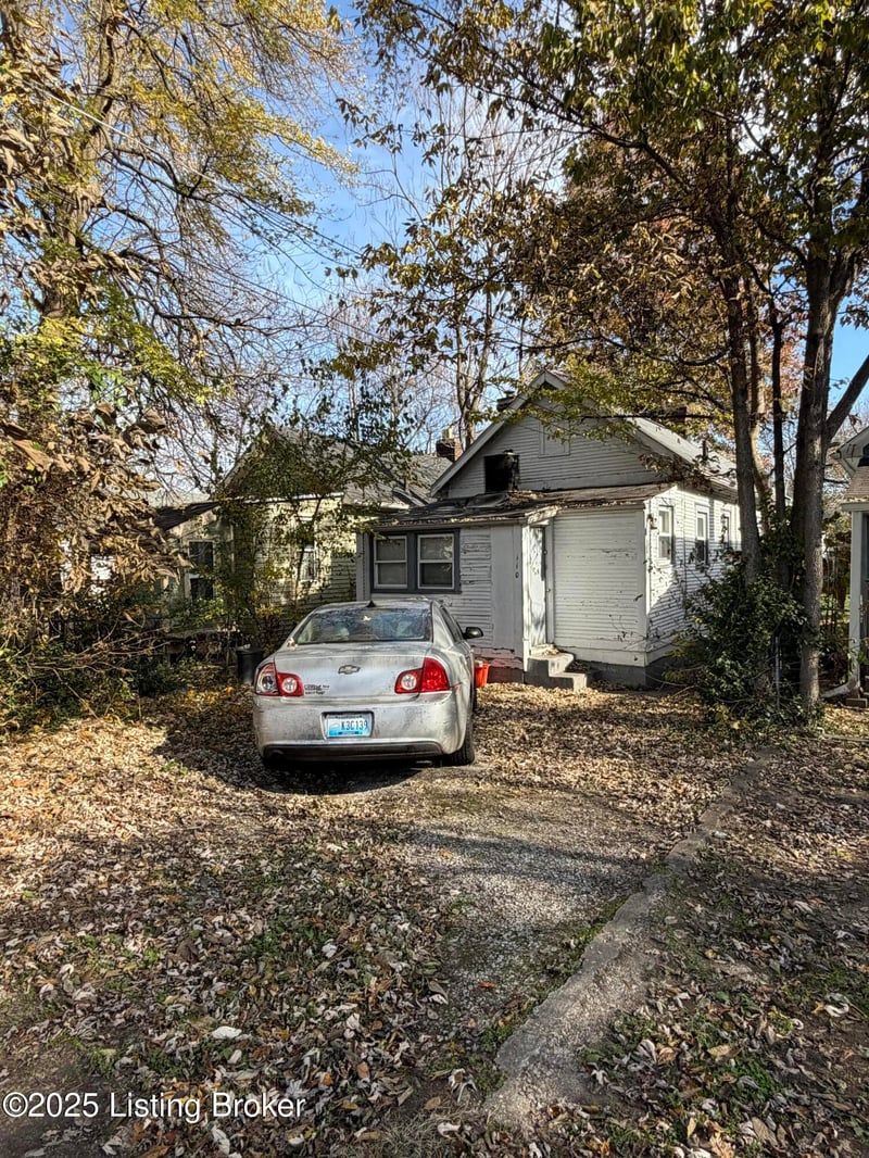 110 Boston Ct, Louisville, KY 40212