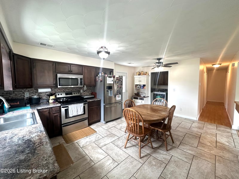 110 Pineview Dr, Bardstown, KY 40004
