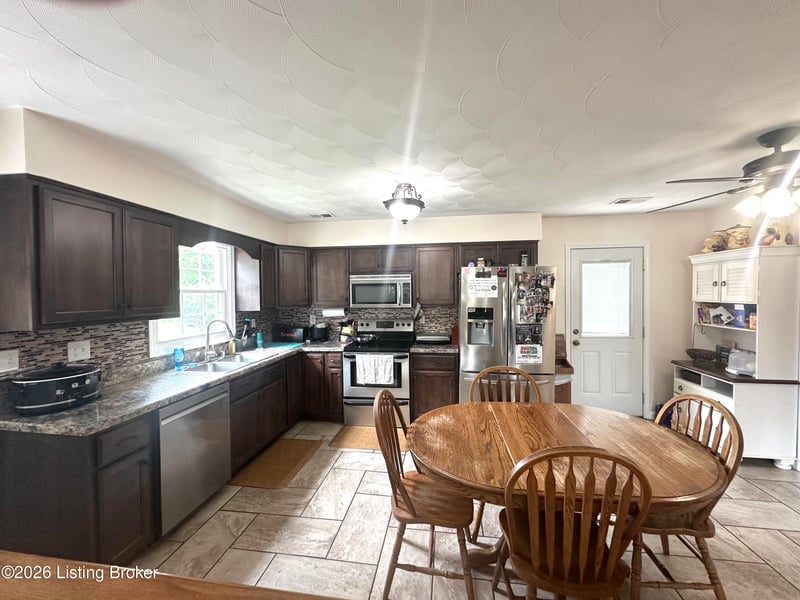110 Pineview Dr, Bardstown, KY 40004