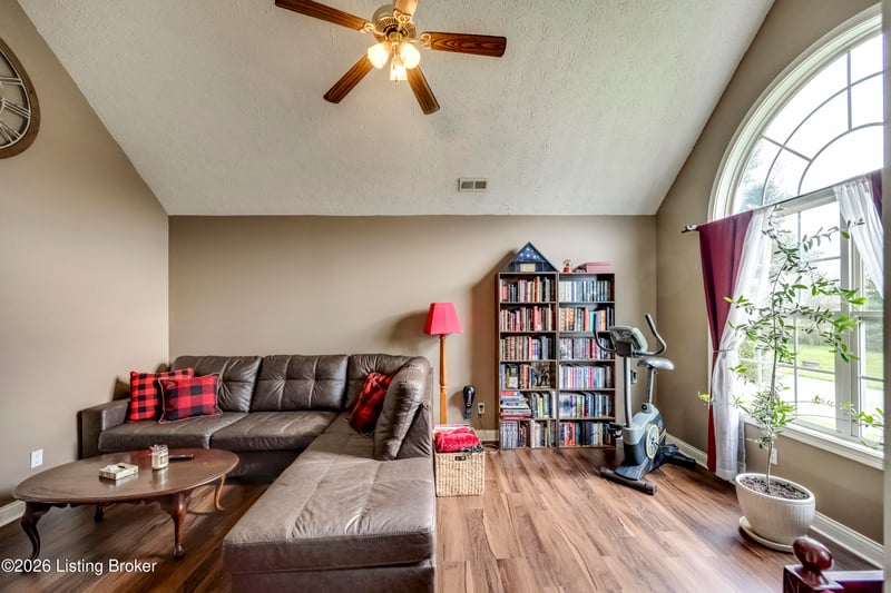 110 Tulip Dr, Bardstown, KY 40004