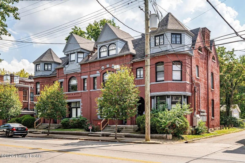 110 W Oak St, Louisville, KY 40203