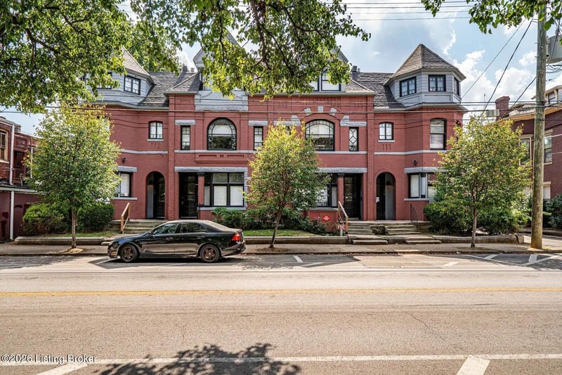110 W Oak St, Louisville, KY 40203