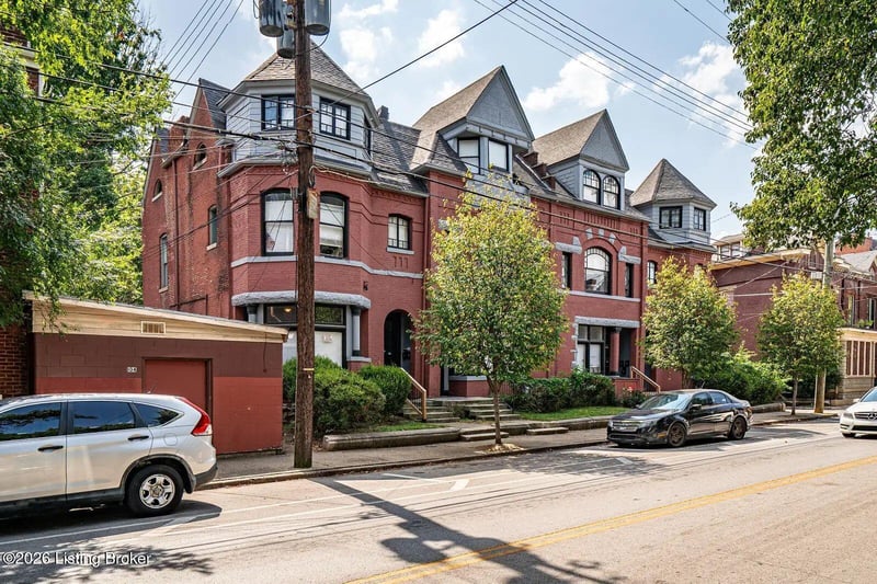 110 W Oak St, Louisville, KY 40203