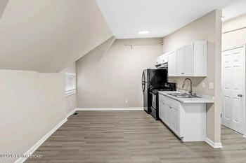 110 W Oak St, Louisville, KY 40203