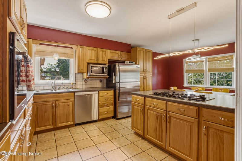 11000 Oliverda Dr, Louisville, KY 40272