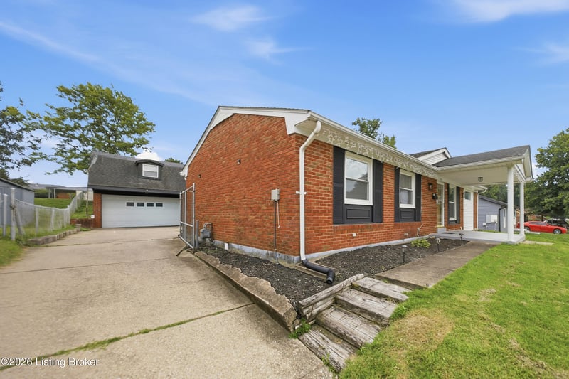 11005 Thunder Dr, Louisville, KY 40272