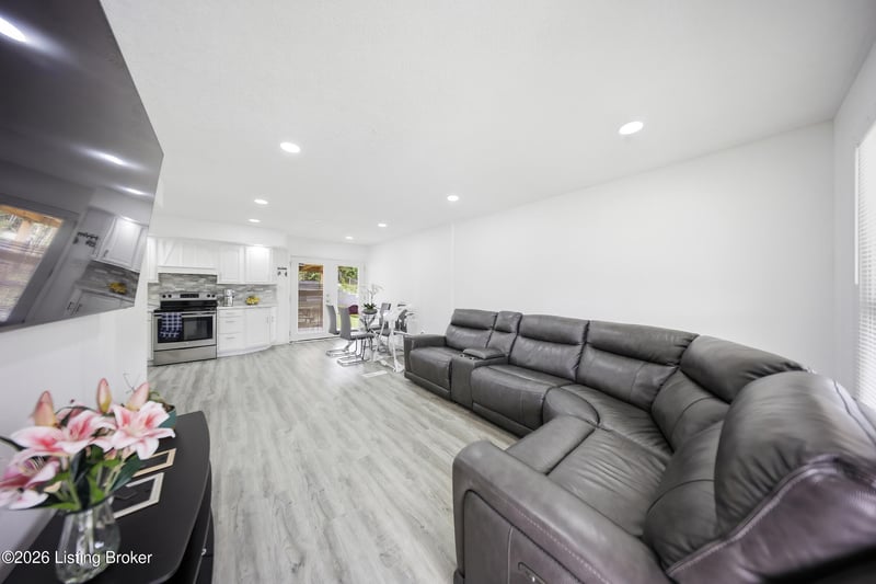 11005 Thunder Dr, Louisville, KY 40272