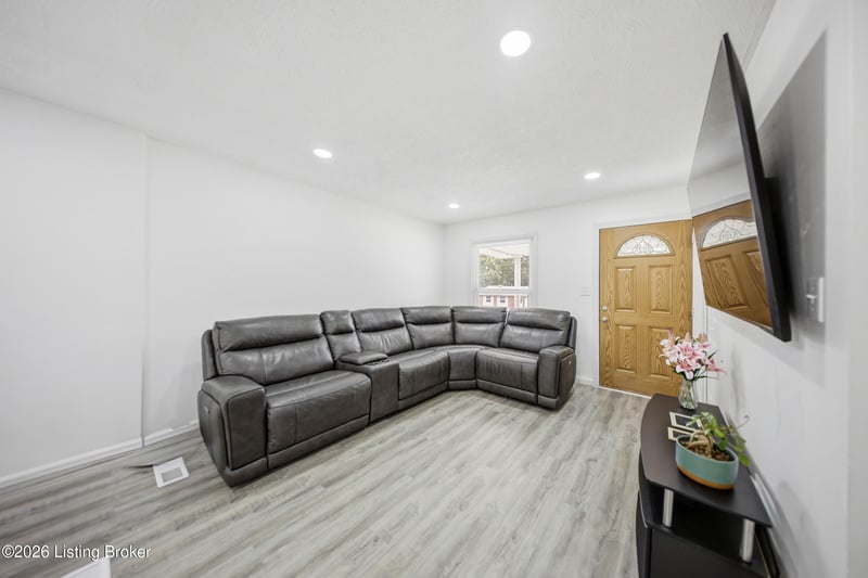 11005 Thunder Dr, Louisville, KY 40272