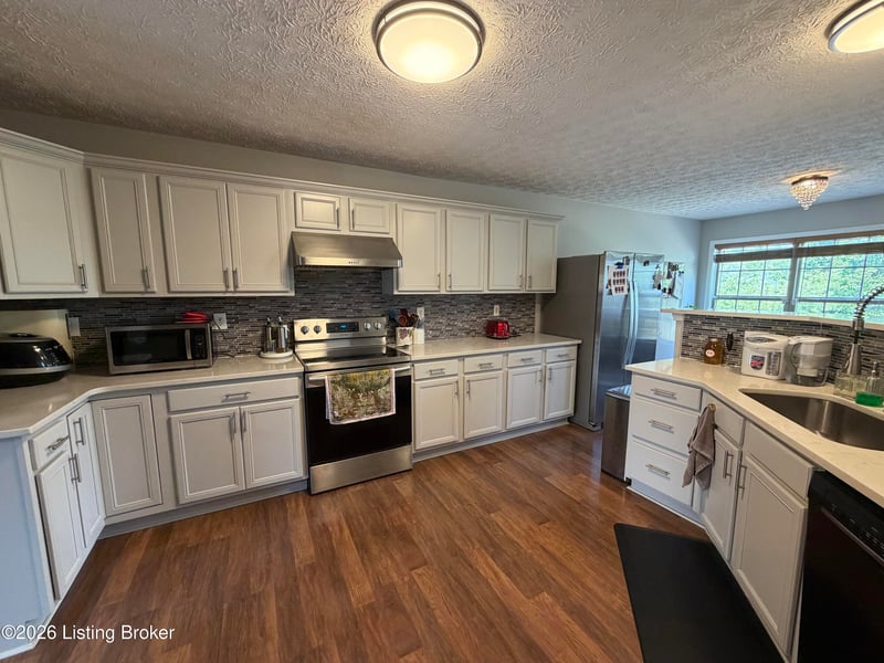 11012 Symington Cir, Louisville, KY 40241