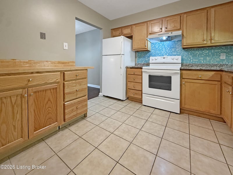 1102 La Fontenay Ct, Louisville, KY 40223